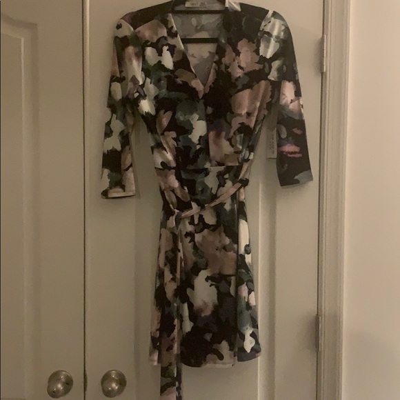 Dress - Picture 5 of 5